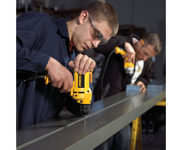 Електрическа бормашина DeWALT DWD112S, 701 W, 10.9 Nm