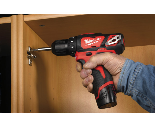 Акумулаторен винтоверт Milwaukee, M12BDD-202C