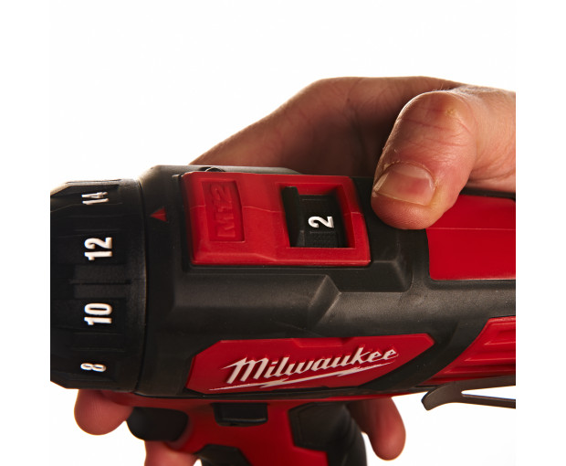 Акумулаторен винтоверт Milwaukee, M12BDD-202C