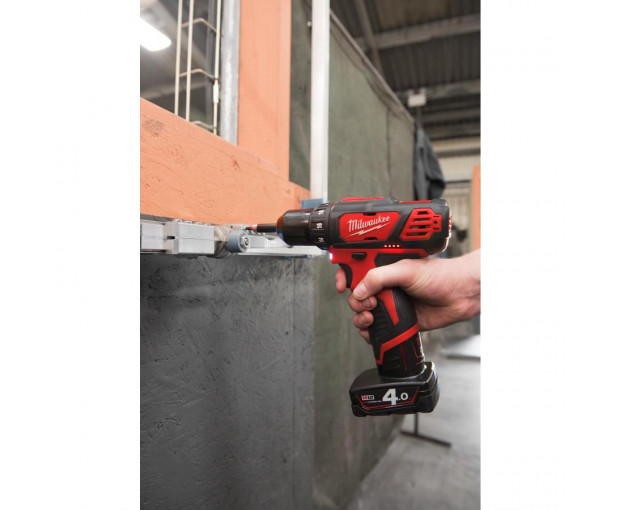 Акумулаторен винтоверт Milwaukee, M12BDD-402C
