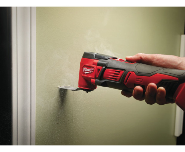 Акумулаторна осцилираща машина Milwaukee, M18BMT-421C