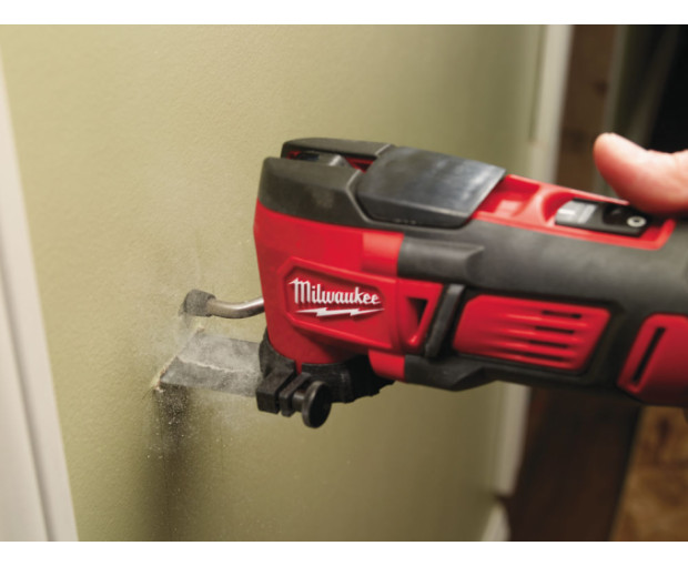 Акумулаторна осцилираща машина Milwaukee, M18BMT-421C