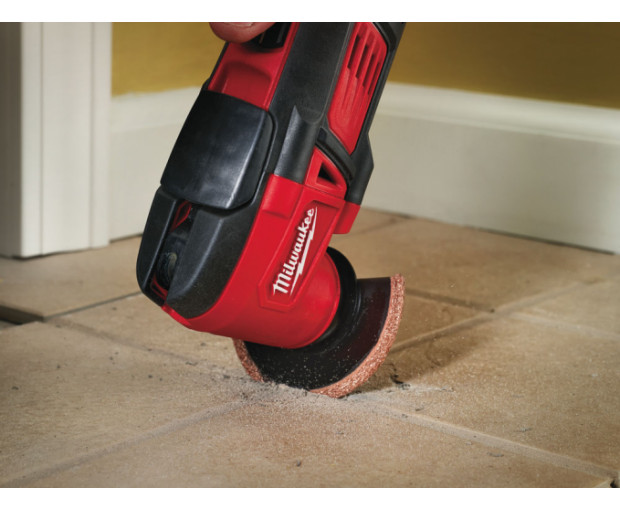 Акумулаторна осцилираща машина Milwaukee, M18BMT-421C