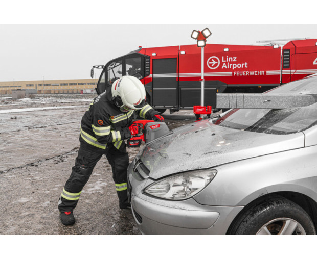 Акумулаторен циркуляр за метал Milwaukee, M18FMCS66-121C