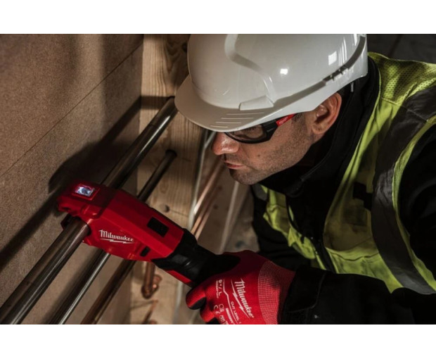Акумулаторна  машина за рязане на неръждaеми тръби MIlwaukee M12PCSS-202C