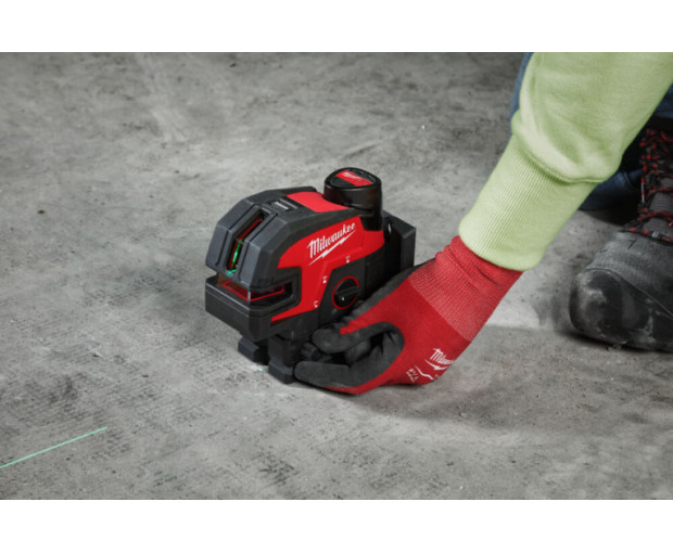 Линеен лазерен нивелир в 4 равнини, зелен Milwaukee M12CLL4P-0C, 4933479202