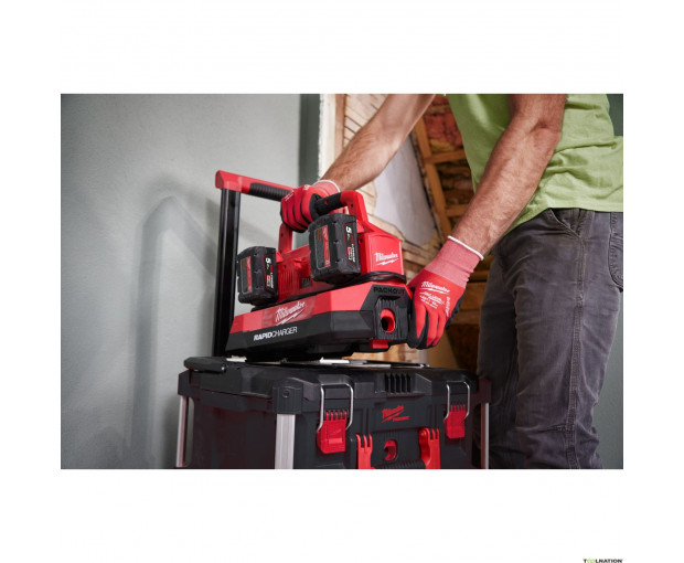 Бързо зарядно устройство с 6 гнезда Milwaukee M18PC6