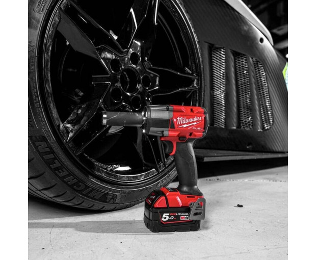 Акумулаторен ударен гайковерт Milwaukee M18FHIW2F12-502X