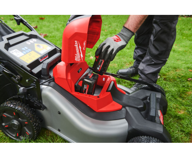Самоходна акумулаторна косачка MILWAUKEE M18 F2LM46-802, 4933492011