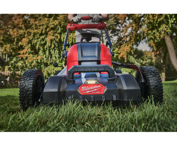Самоходна акумулаторна косачка MILWAUKEE M18 F2LM46-802, 4933492011